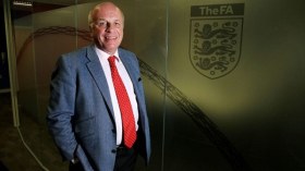 مسؤول إنجليزي: بلاتر مثل “صقور” البيت الأبيض الأمريكي إمّا معي أو ضدّي