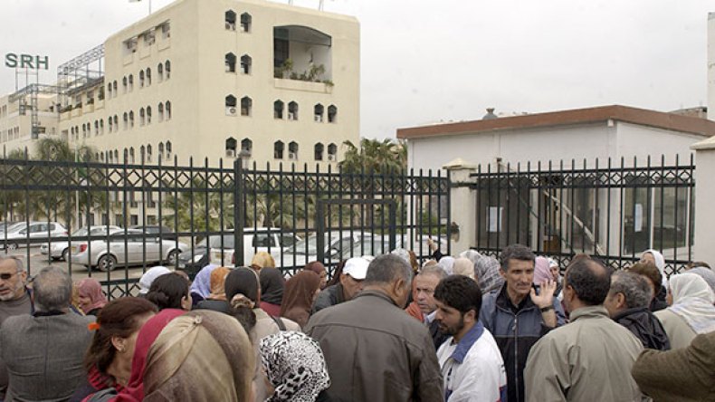 ممثلو 10 آلاف مكتتب بتيبازة يحتجون أمام مقر وكالة “عدل”