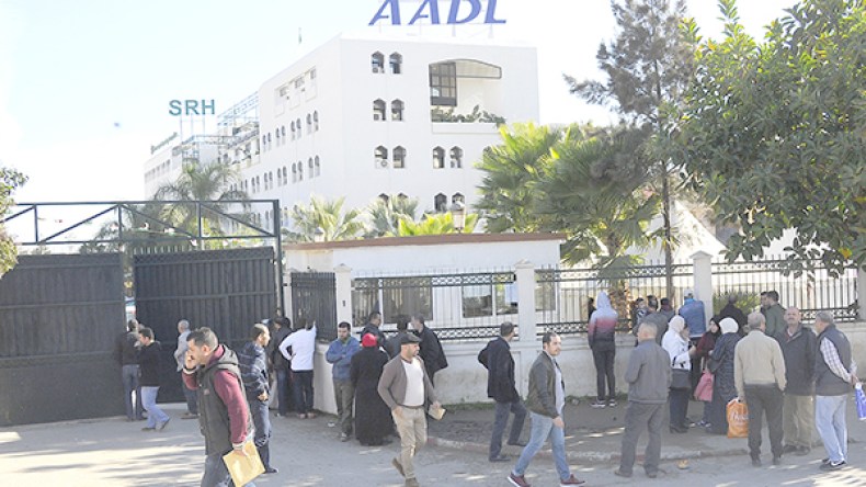 مكتتبو “عدل 2” بتيبازة يحتجون