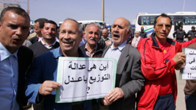 ضحايا عدل يعتصمون أمام رئاسة الجمهورية