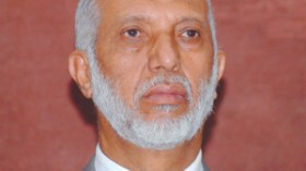 بلخادم يتهم خصوما في الداخل والخارج بزعزعة استقرار حزبه