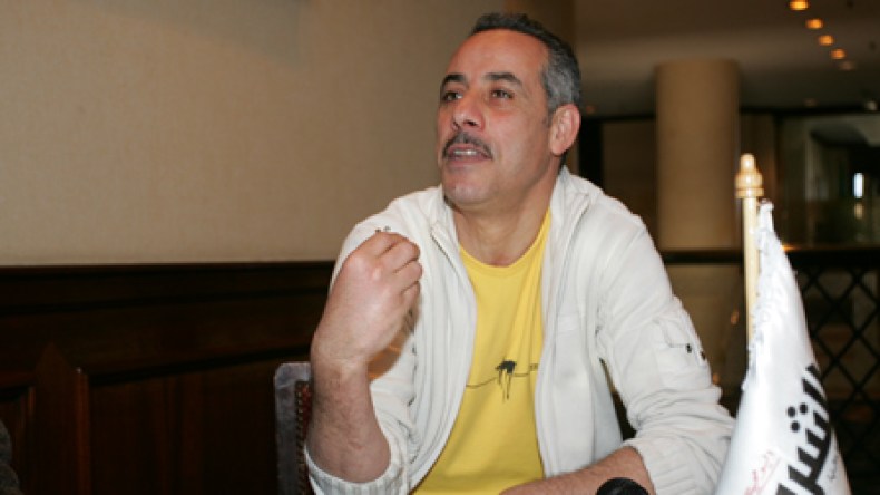 السيكتور “ملتزم” بصلواته فكيف يسيء للإسلام!