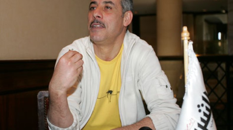 الجمهور الوهراني يطرد عبد القادر السيكتور بعد “ماما مسعودة!”