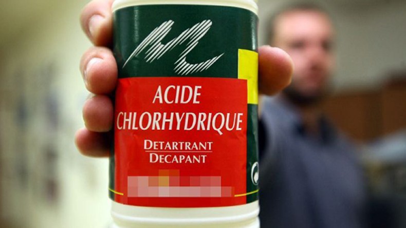 مناصرون سلّموا الشاب “الأسيد” بدل الماء ليروي عطشه!