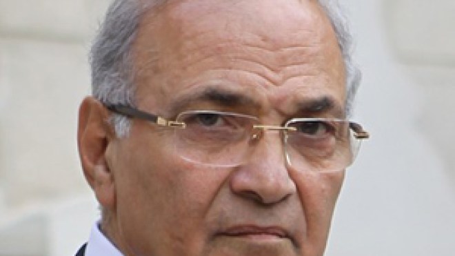 ثوار‭ ‬مصر‭ ‬يطيحون‭ ‬باللواء‭ ‬أحمد‭ ‬شفيق‭ ‬وحكومته