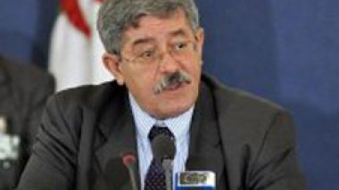 Ouyahia: la tripartite doit dégager une réponse aux attentes relatives au pouvoir d’achat