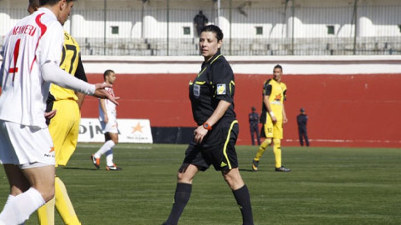 عيوني صافية تكشف: مؤامرة للقضاء على التحكيم النسوي في الجزائر