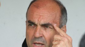 ‮”‬إعتماد‭ ‬المنتخب‭ ‬الجزائري‭ ‬كليا‭ ‬على‭ ‬المحترفين‭ ‬ليس‭ ‬حلا‭ ‬دائما‮”‬