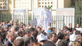 ولد عباس يلتقي ممثلي نقابات الأطباء هذا الأسبوع