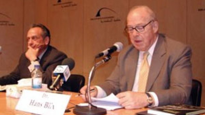 بليكس ينتقد واشنطن لتلويحها بالحرب ضد إيران