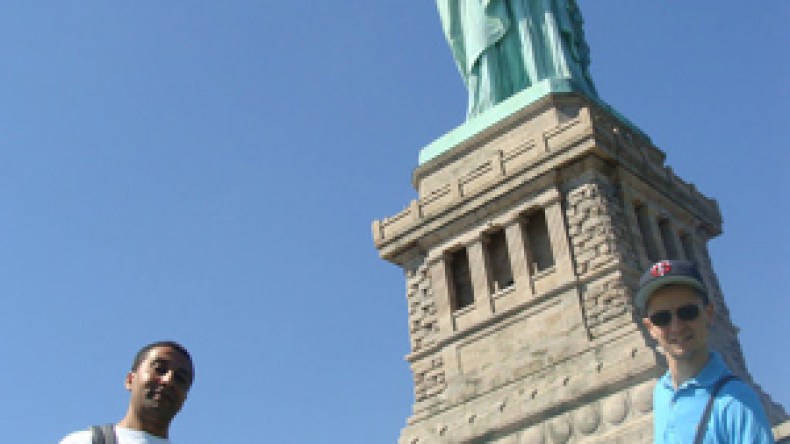 جزائريان يلقنان المعارضين الأمريكان درسا في الحرية