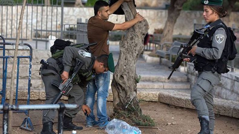 استشهاد فلسطيني بعد طعنه مجندة إسرائيلية وسط الضفة