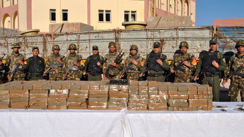 الجيش يحجز قناطير من الكيف ويوقف 28 مهاجرا غير شرعي