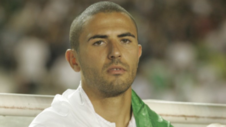 عنتر يحيى يصاب ويحدث طوارئ في المنتخب الوطني