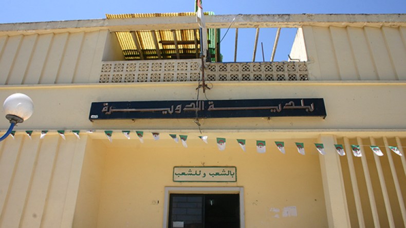 الماء والكهرباء والغاز تخرج سكان عبزيو بالدويرة إلى الشارع