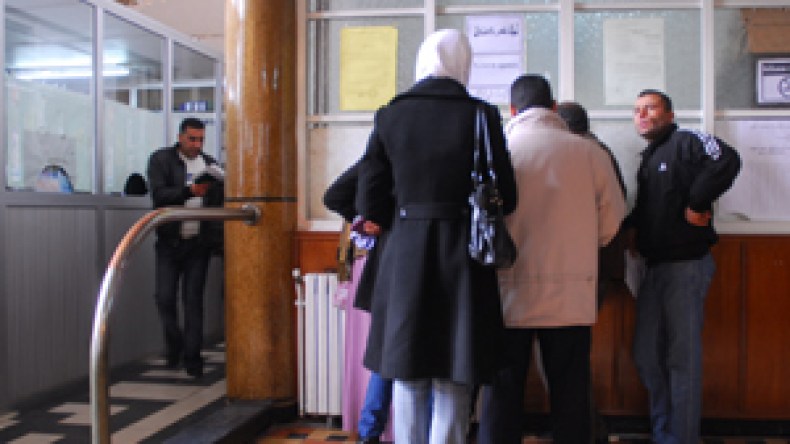 قوات الأمن تفرق اعتصام عمال البلديات أمام البريد المركزي