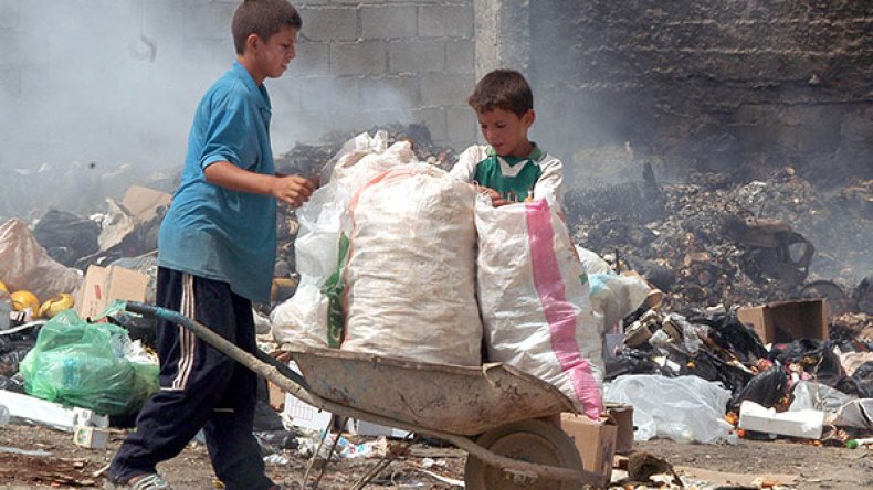 المعوزون بين المزابل والموانئ والأثرياء بين التزحلق على الجليد و”سيرك عمار”!