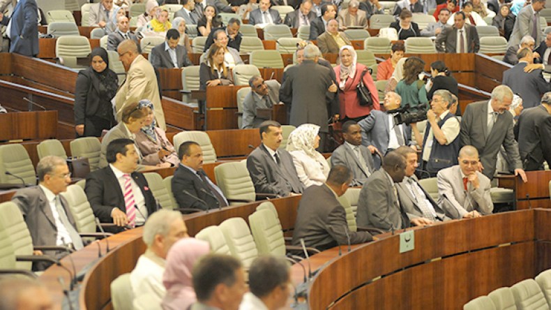 نواب يطالبون بالتنازل عن منحتهم.. وآخرون يقترحون سحبها من الوزراء