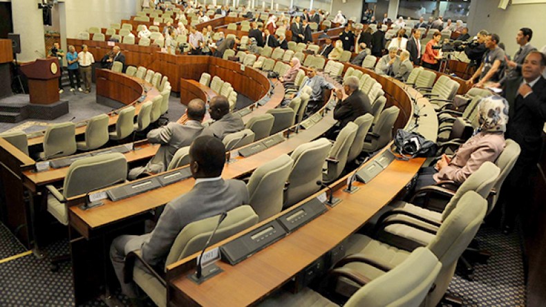 إلغاء مقترح اعتماد العربية في تحرير الصكوك فضيحة!