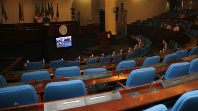 البرلماني المثقف في الجزائر: مهمة تكليف أم بريستيج