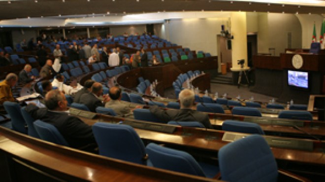 عقوبات تأديبية لقمع إفشاء السرّ المهني واستغلال وسائل الدولة بالبرلمان