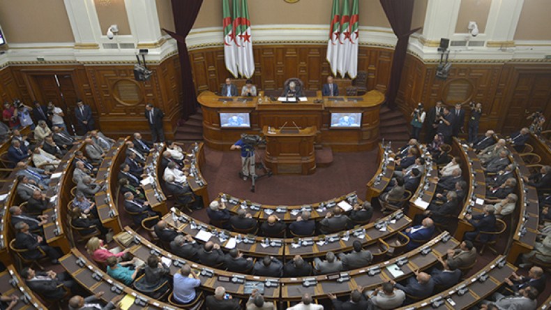 ما هي الجرائم التي يترتب عنها رفع الحصانة؟!