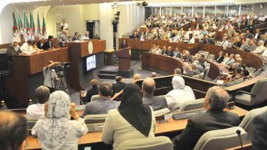 MPs call for open public debate on Algeria’s economic situation
