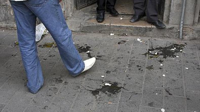 Pro-Assad Protesters Pelt US Ambassador with Eggs, Tomatoes