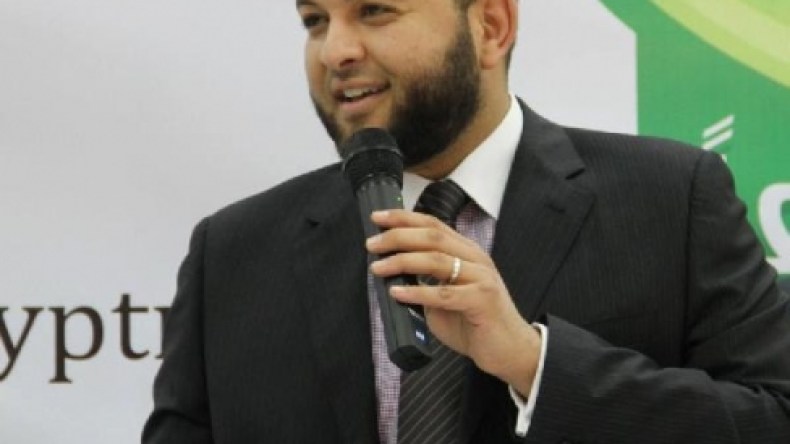أحمد عارف: القناصة تستهدفنا وسنواصل سلميتنا