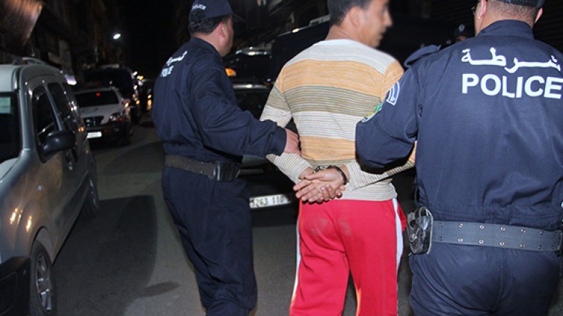 توقيف إرهابي تائب يستعمل سلاحه لسرقة سيارات المواطنين!