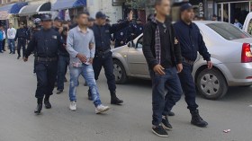 أمن العاصمة يوقف 5 أشخاص يتاجرون بالمخدرات و”الصاروخ”