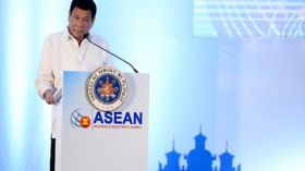 رئيس الفلبين يتوعد بتقطيع الجهاديين وأكلهم أحياء