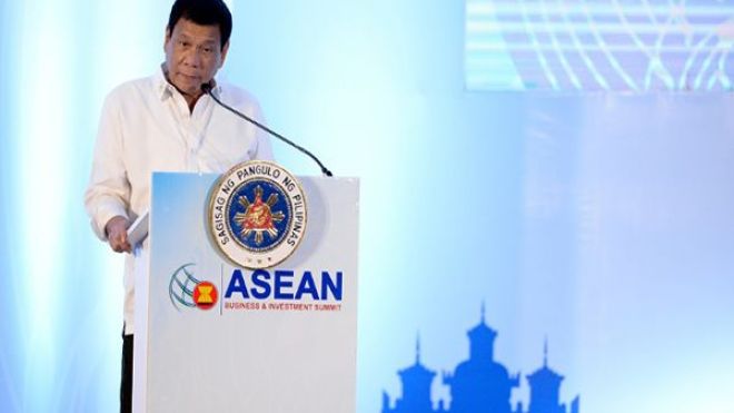 رئيس الفلبين يتوعد بتقطيع الجهاديين وأكلهم أحياء