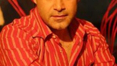 Asi Hilani sings for Arab immigrants in Canada