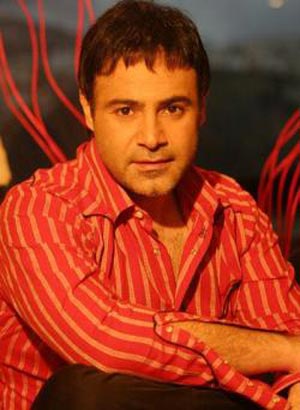 Asi Hilani sings for Arab immigrants in Canada