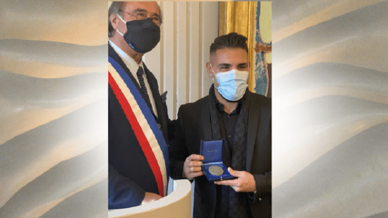 ديلور يُحظى بِتكريم في فرنسا