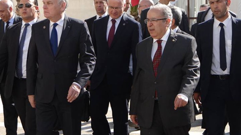 “الجزائريون لم يبلغوني بزيارة المعلم..”