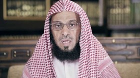 تغريم عائض القرني لإدانته بـ”سرقة أدبية”