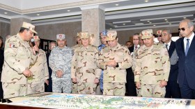 السيسي يظهر بالزي العسكري