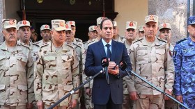 السيسي: لن يسمح لأصحاب “توجهات دينية معينة” بالانضمام للجيش