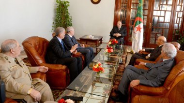 Bouteflika emprunte l'aéroport de Boufarik en secret