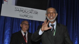 بلخادم يقسّم “الديناصورات” ويفكّك الأفلان!