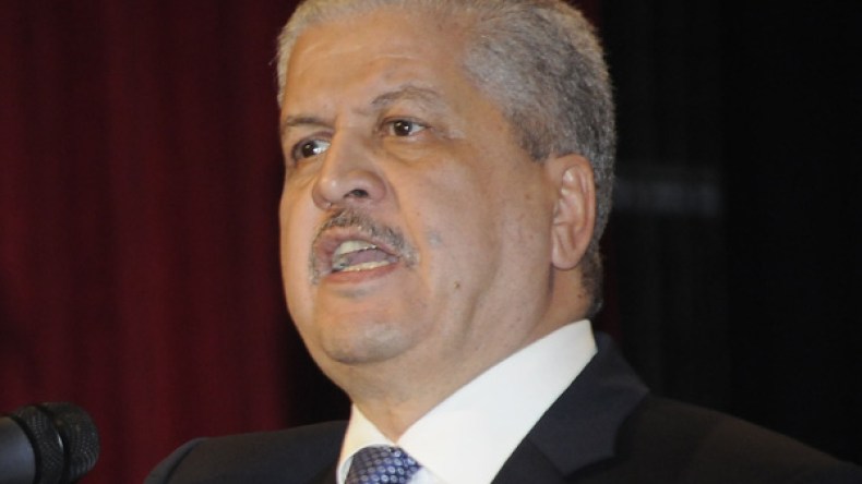 سلال:”من يقود البلاد يجب أن يكون فارسا… وبوتفليقة فارس على جواد أبيض”
