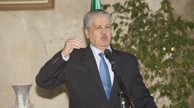سلال: علاقات الجزائر وفرنسا تتطور بشكل إيجابي