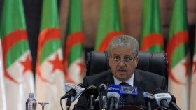مصلحة البلاد أكبر من الطموحات السياسية واستقرارها خط أحمر