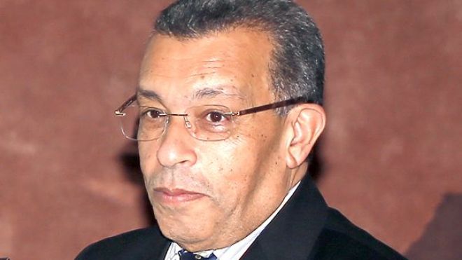 وزير المالية: “يؤسفني أن أبلغكم بتجميد المشاريع”