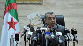 الجزائريون يفضلون أن تأكل الفئران أموالهم على البنوك!