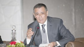 بوشوارب: قانون جديد لتنظيم “الشراكة” بين المؤسسات العمومية والخاصة