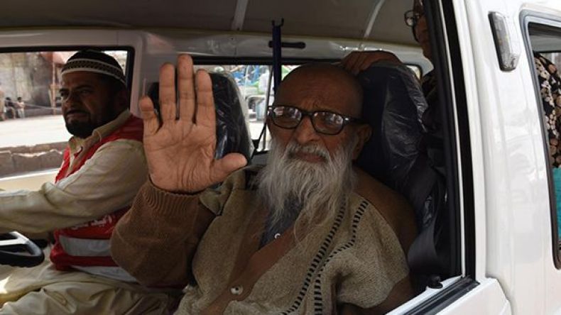 حداد في باكستان بعد وفاة رمز مكافحة الفقر في البلاد