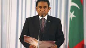 نجاة رئيس المالديف وإصابة زوجته في انفجار على زورقه